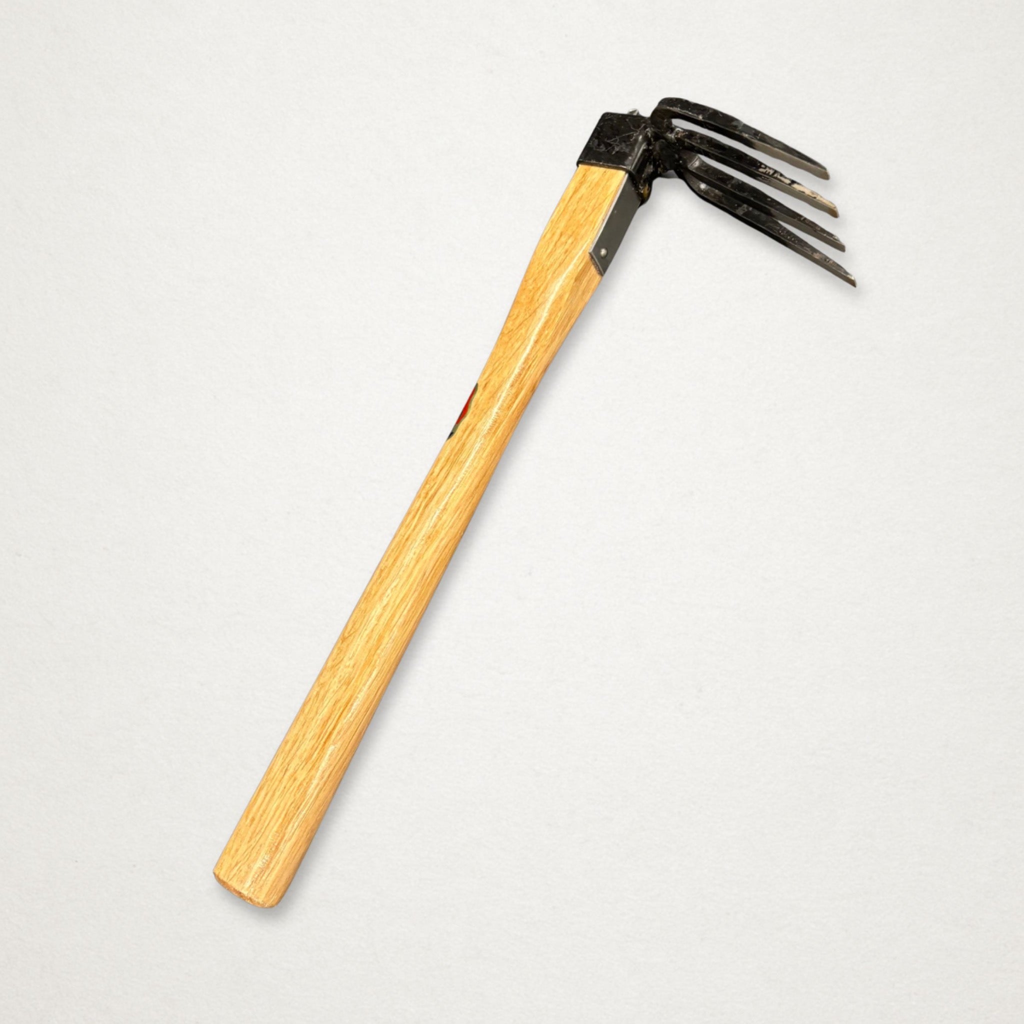 Azui No.101 Japanese four-tine hoe side profile showing forged tines for soil loosening