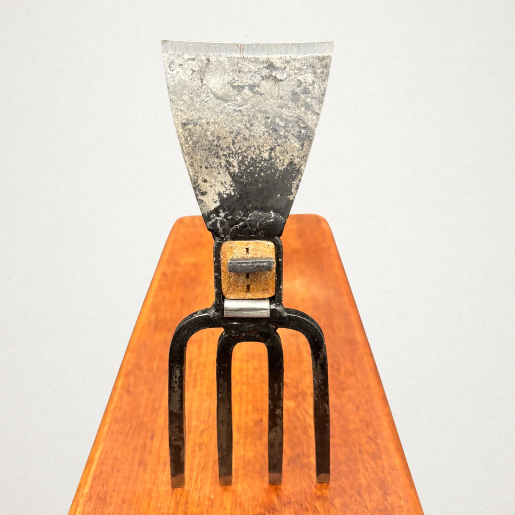 Front view of Azui No.102 Japanese Ika-Gata hand hoe with flat blade and four tines