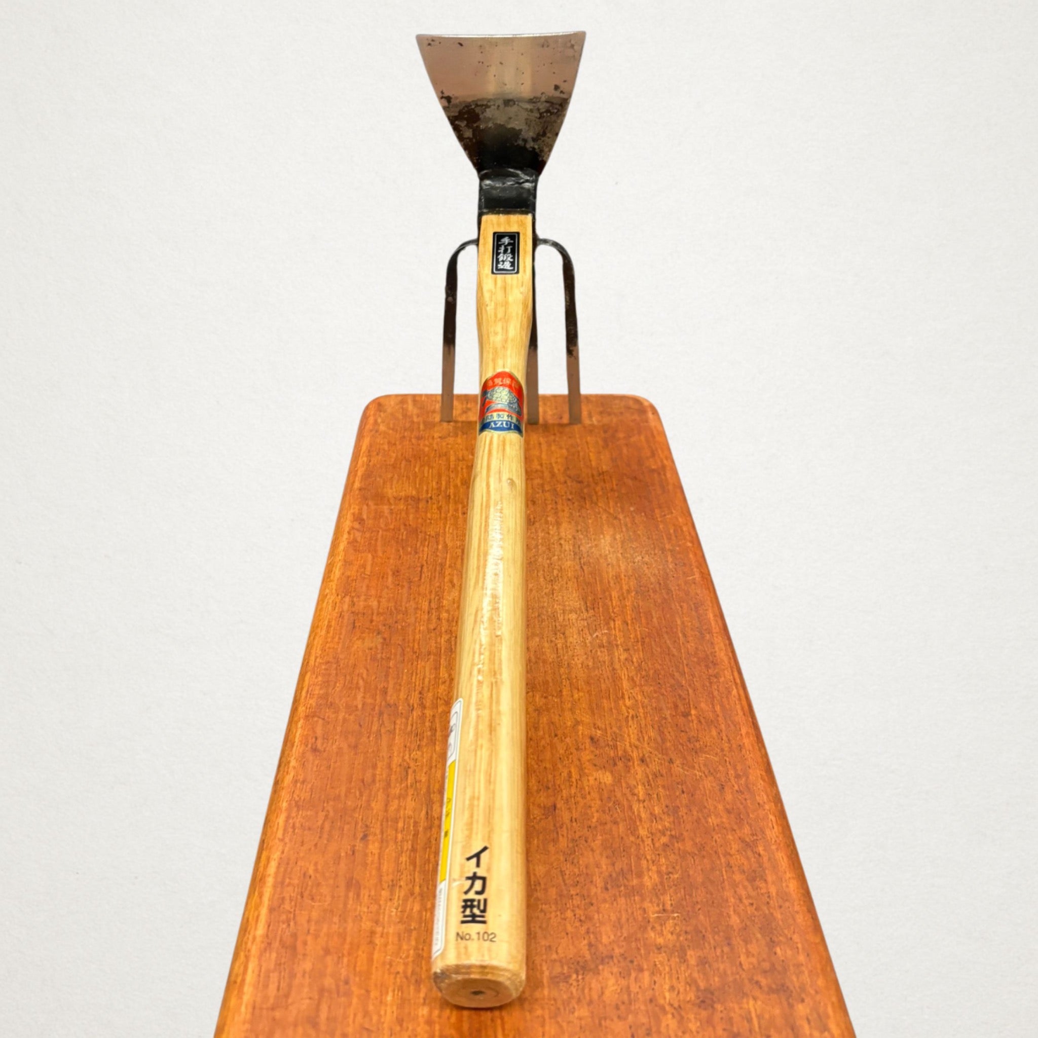 Azui No.102 Japanese Ika-Gata hand hoe full length with 390mm beech handle