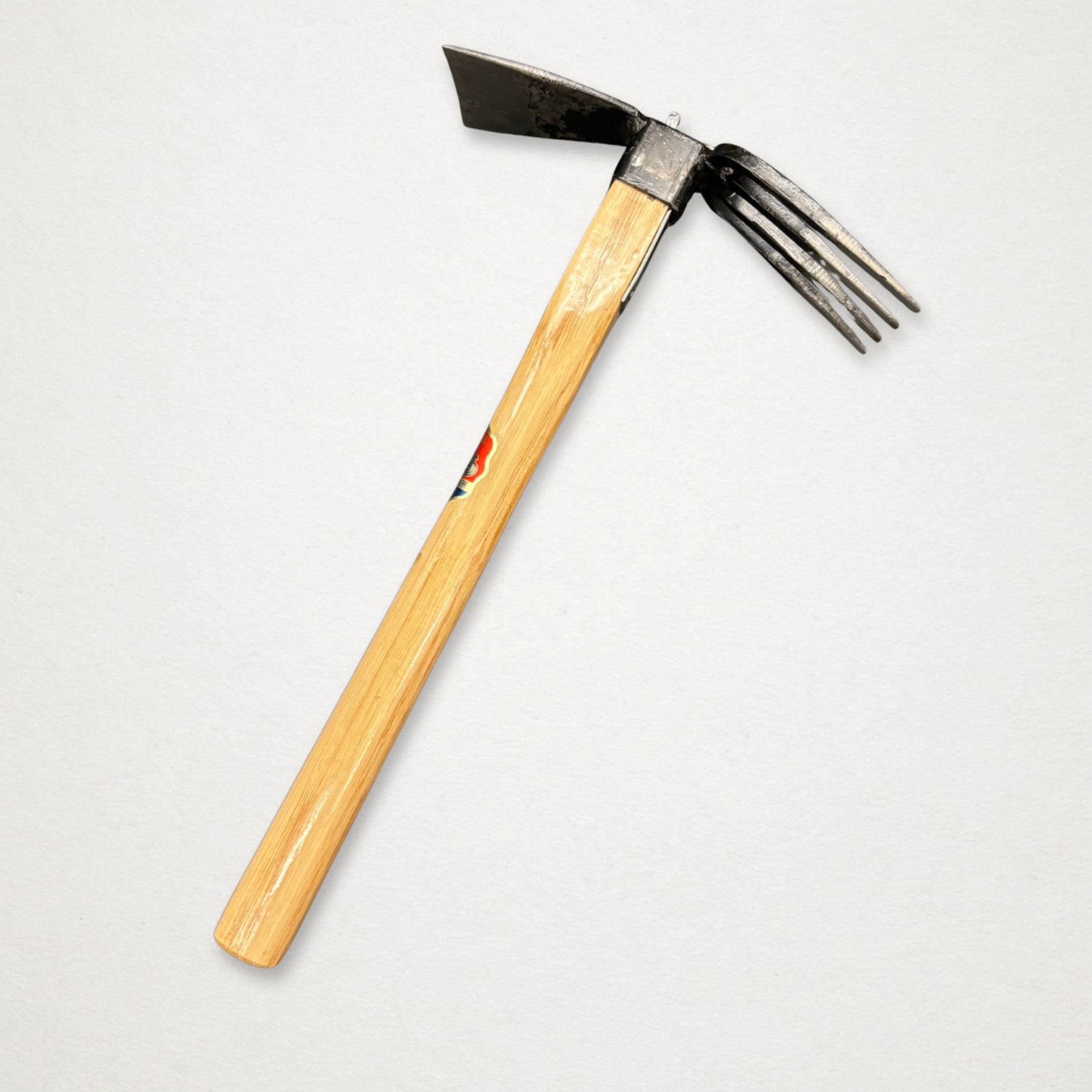 Side profile of Azui No.102 Japanese Ika-Gata hand hoe for close garden work