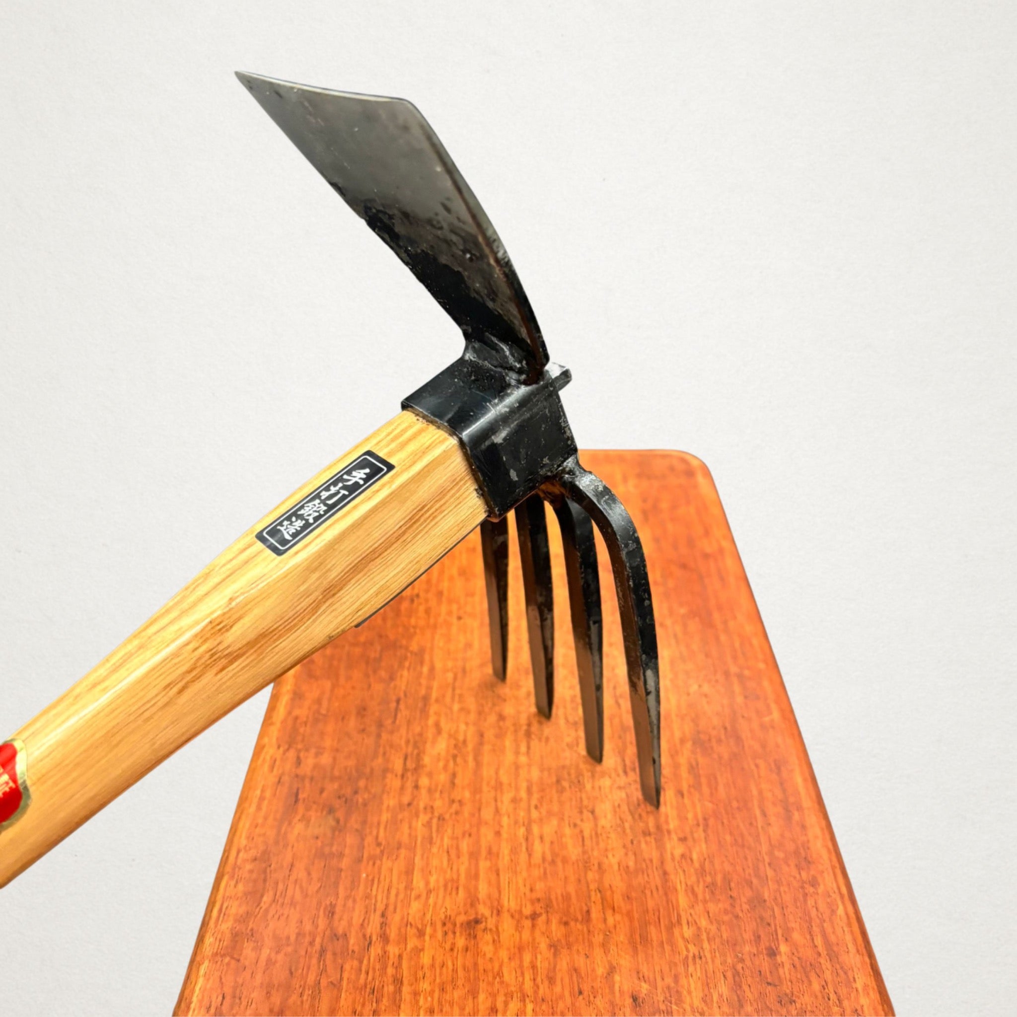 Azui No.102 Japanese Ika-Gata hand hoe close-up showing four forged tines and flat blade