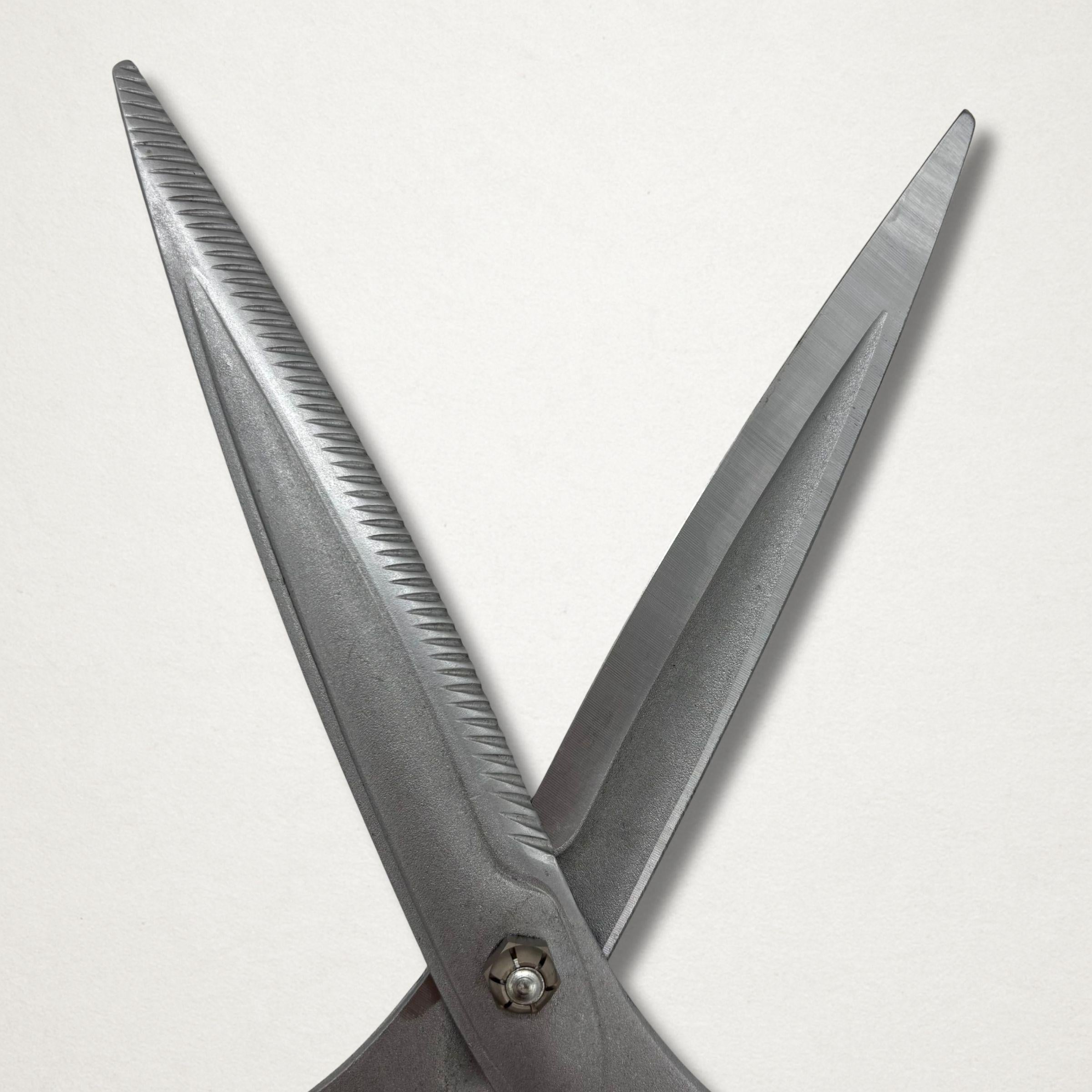 close up shot of 180mm nokokari open blades 