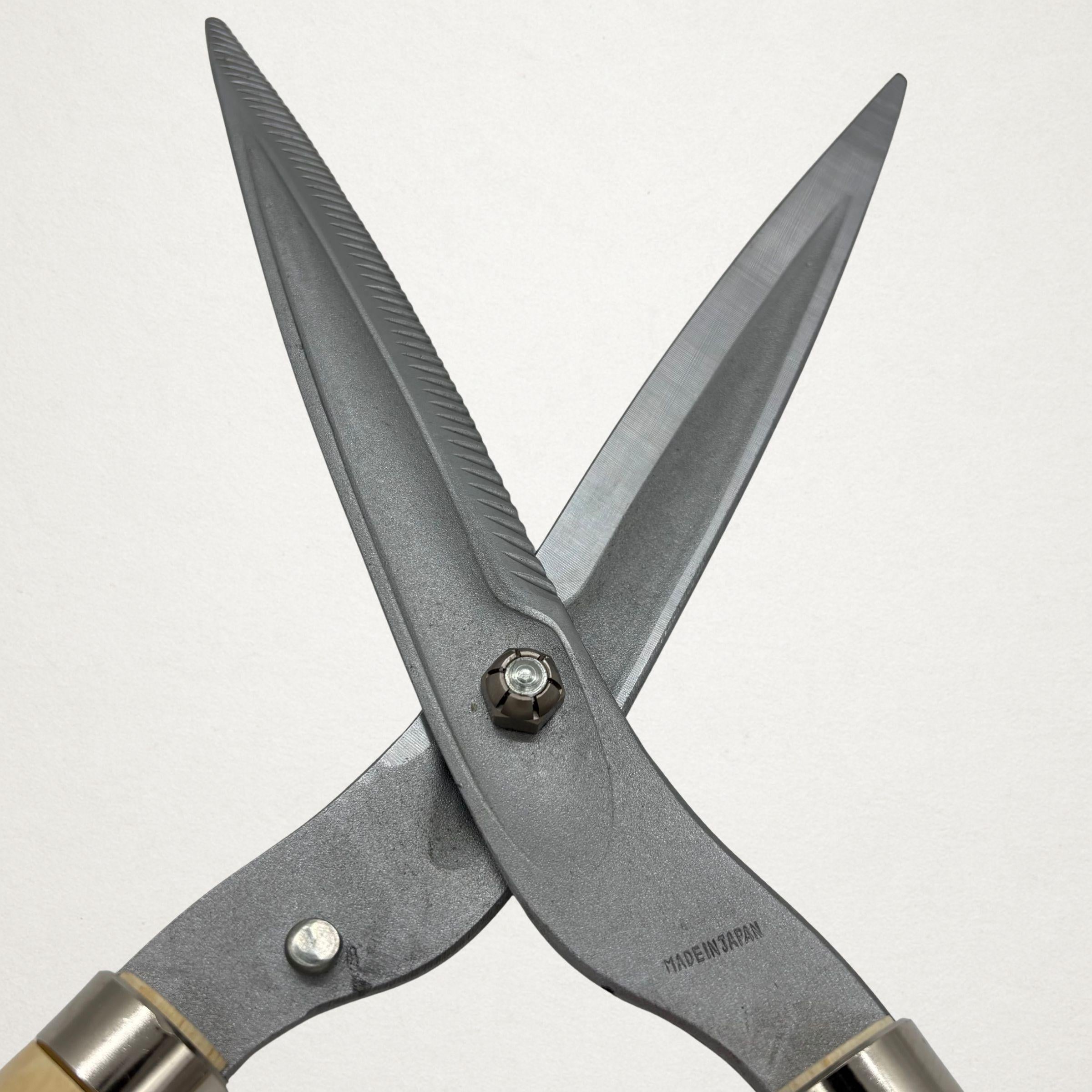 180mm Nokokari hedge shears close-up of open serrated blades