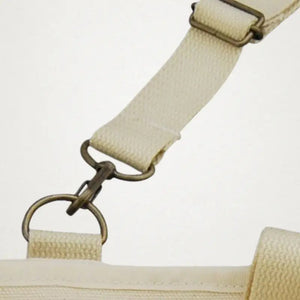 Close up of clip for 2 way carry garden bag