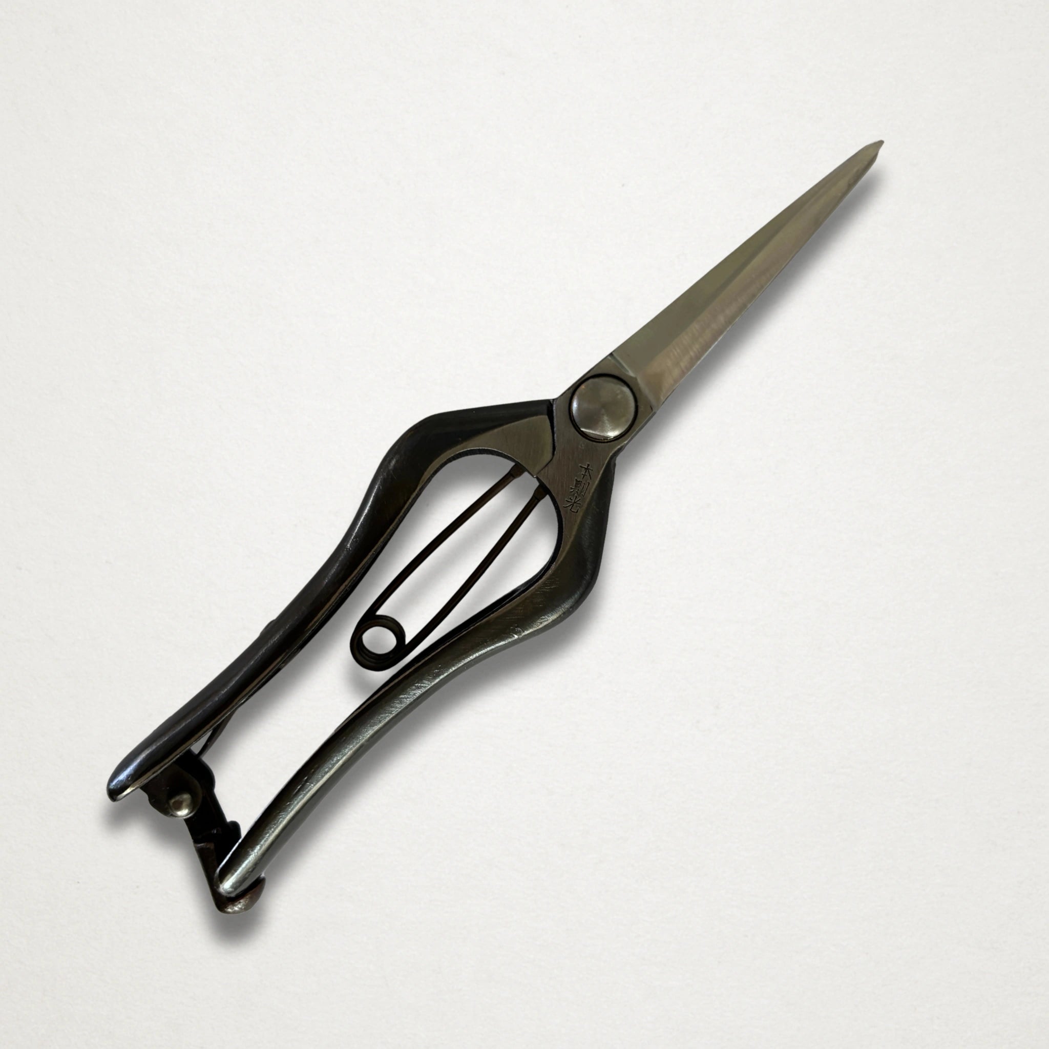 Close-up of Hon Norimitsu 200mm budding shear blade and pivot joint